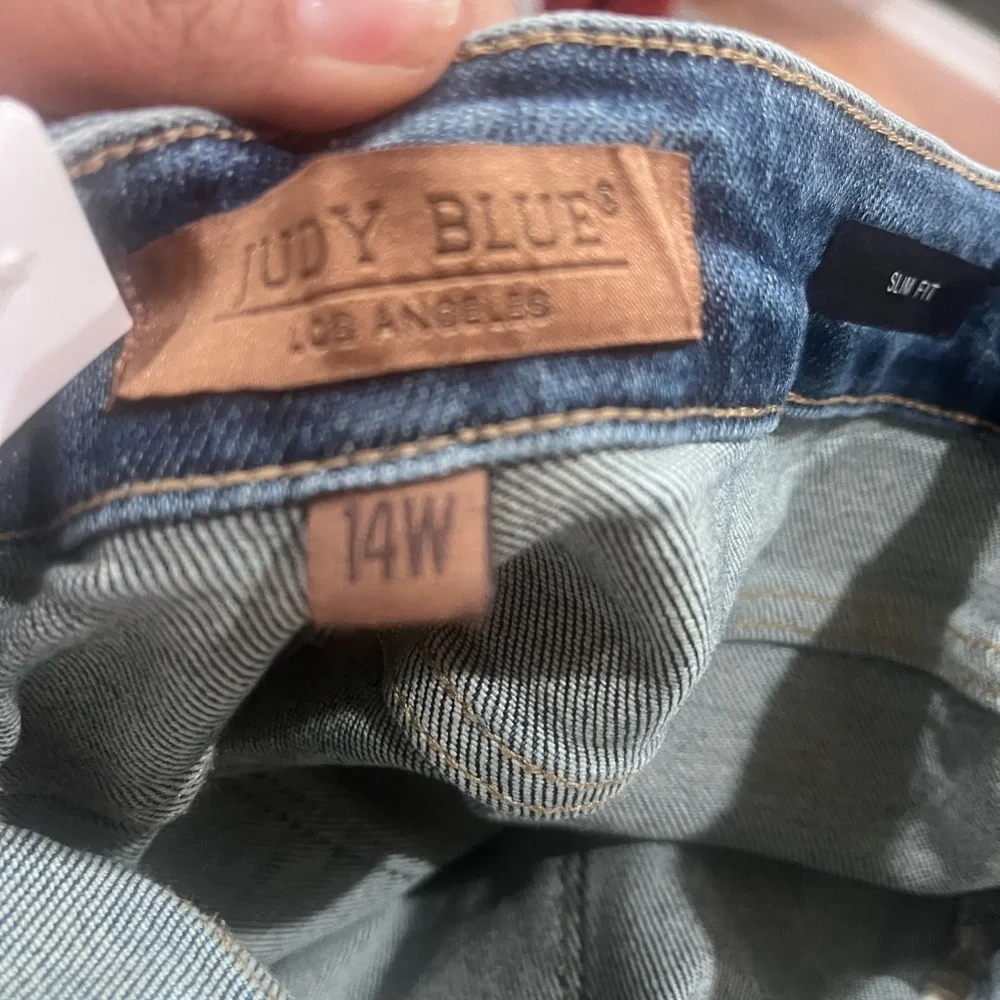 Judy Blue High Rise Blue Jeans with Patterned Pockets - Picture 4 of 9